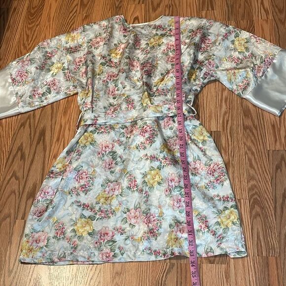 Vintage Floral Kimono-style Short Satin Robe, coquette , USA, Small - Picture 3 of 6